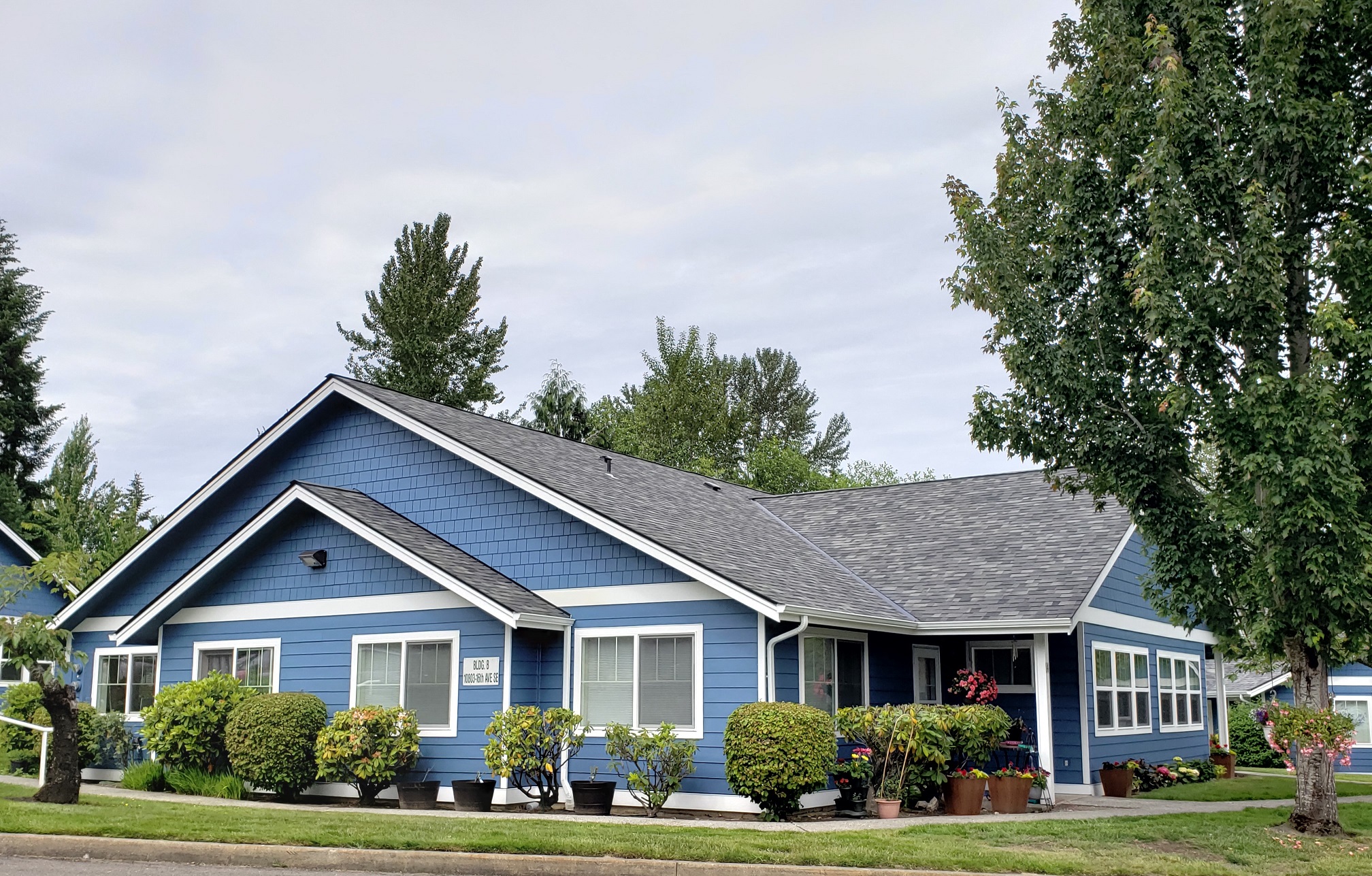 Private, accessible entry to Evergreen Cottages